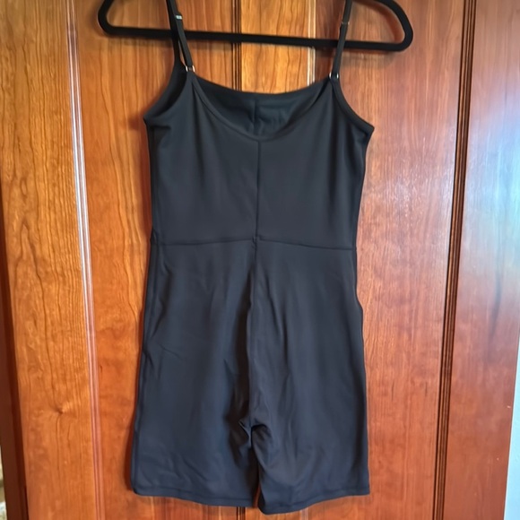 Elegant Black Jumpsuit - Picture 2 of 4